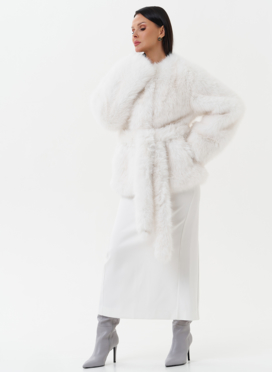 Укороченная шуба из эко песца в белом цвете