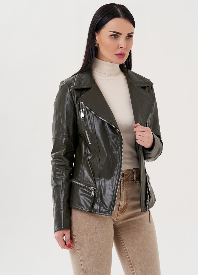 Зеленая куртка из кожи с мехом белого цвета модель № 24256 универмаг малина