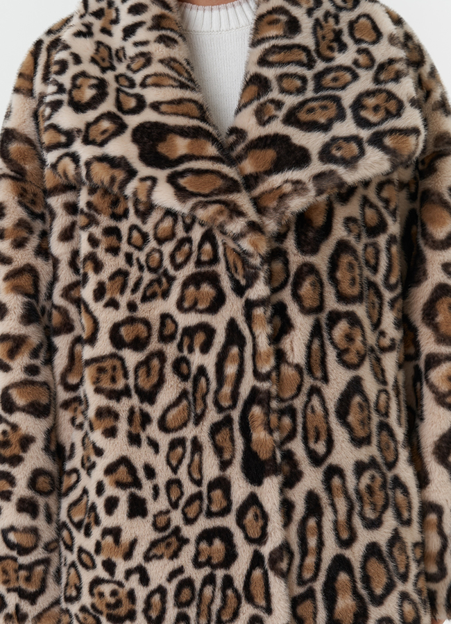 Пальто из эко меха с анималистичным принтом модель № 28555 универмаг малина