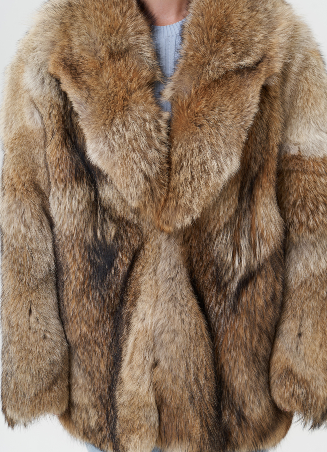 Женская шуба из меха койота модель № 27620 универмаг малина