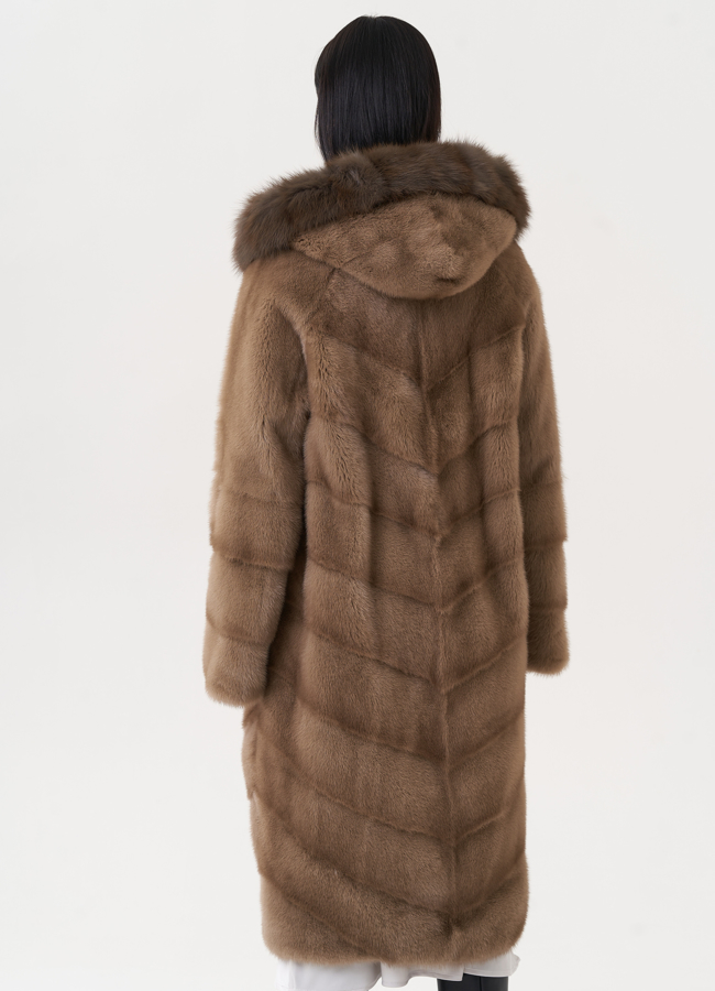 Норковая шуба с капюшоном из меха куницы модель № 26637 универмаг малина