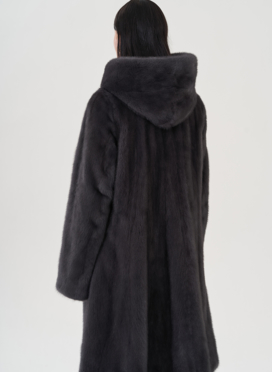 Норковая шуба годе/балетка в роспуск с капюшоном цвета графит