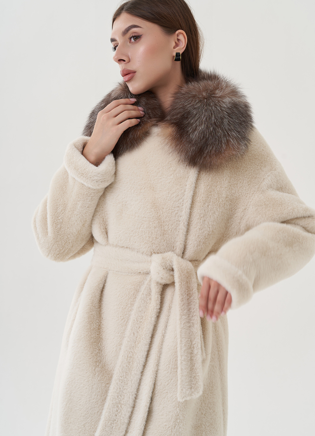 Пальто утепленное бежевого цвета модель № 25462 в рассрочку