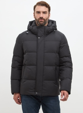 Мужской пуховик черного цвета 
