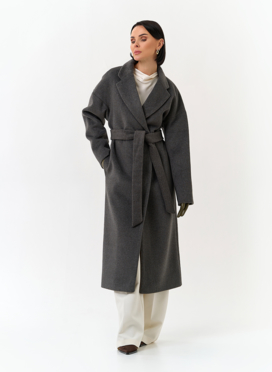 Женское пальто с английским воротником