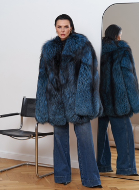 Шуба из меха чернобурки голубого цвета