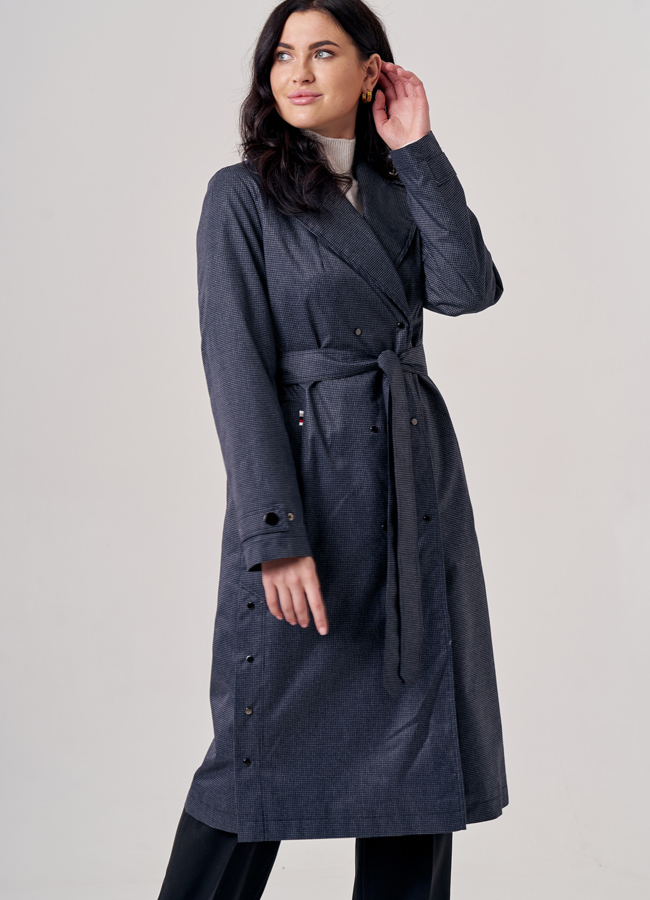 Плащ женский утепленный серого цвета модель № 20715 меха малина