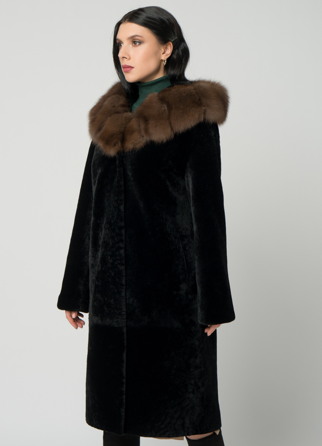 Шуба из овчины с капюшоном с отделкой из куницы модель № 21983 универмаг малина