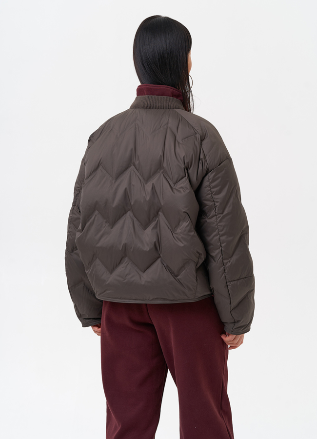 фото Короткая женская куртка на утеплителе модель № 29885