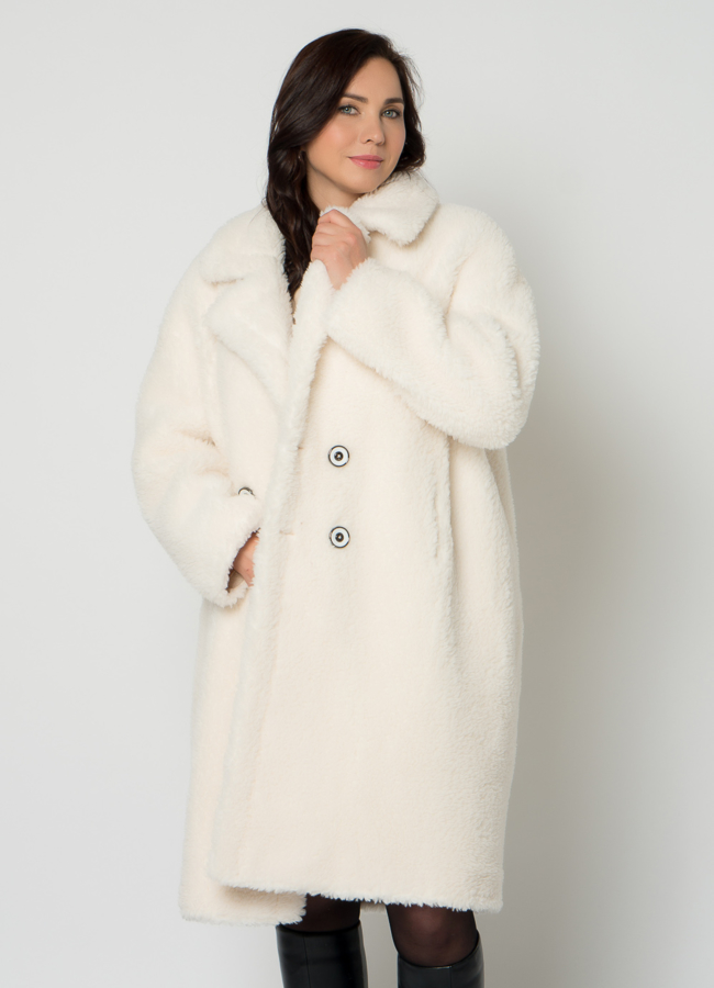 Полупальто из эко меха белого цвета с английским воротником модель № 19427 меха малина