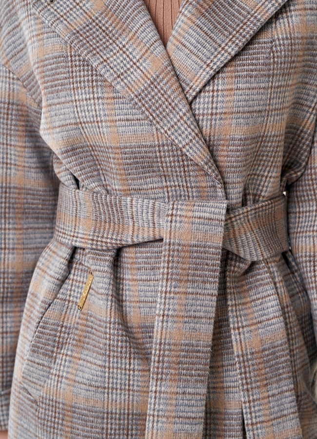 Бежевое женское пальто в клетку модель № 22949 в кредит