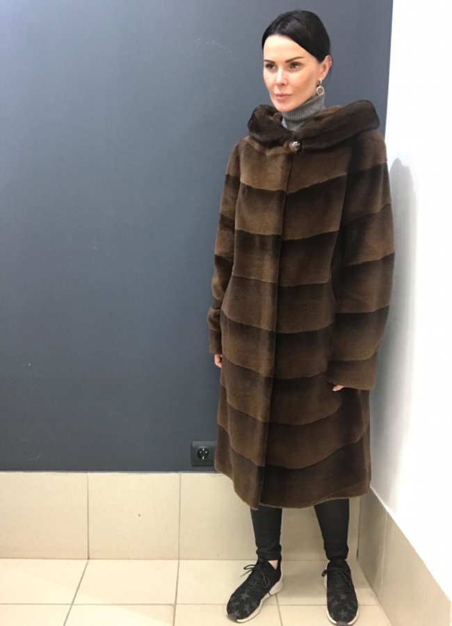 Шуба из нутрии модель № Селена меха малина