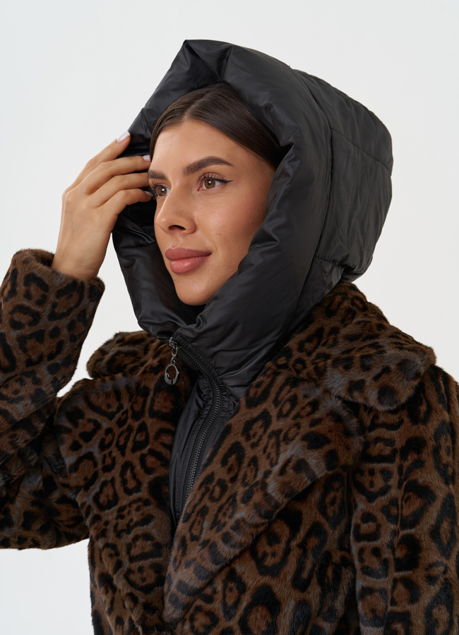 Пальто из эко меха со съемным капюшоном модель № 28641 универмаг малина