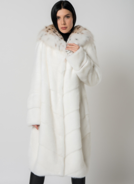 Белая шуба из норки с рысью