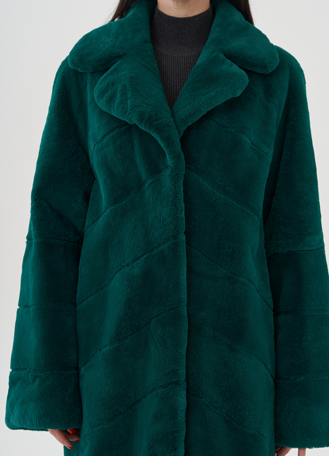 Шуба из кролика в зеленом цвете модель № 24799 в рассрочку