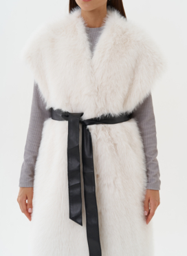 Удлиненный жилет из экомеха