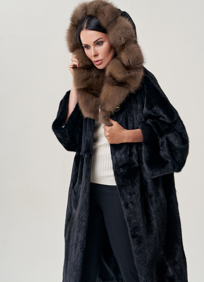 Женская шуба с капюшоном из куницы модель № 23096 универмаг малина