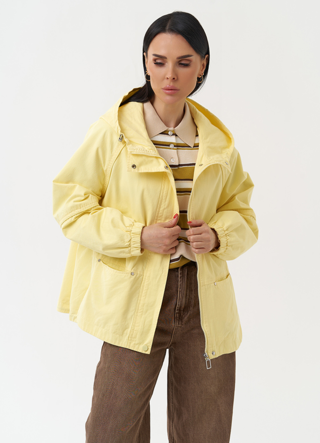Женская ветровка желтого цвета с капюшоном модель № 30438 меха малина