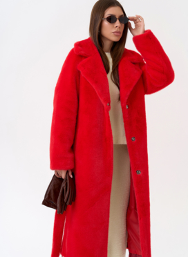 Женское пальто из эко меха с декоративными молниями