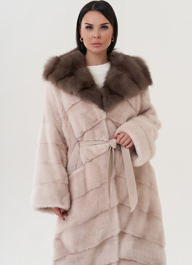 Шуба из норки с капюшоном  из куницы модель № 25812 меха малина