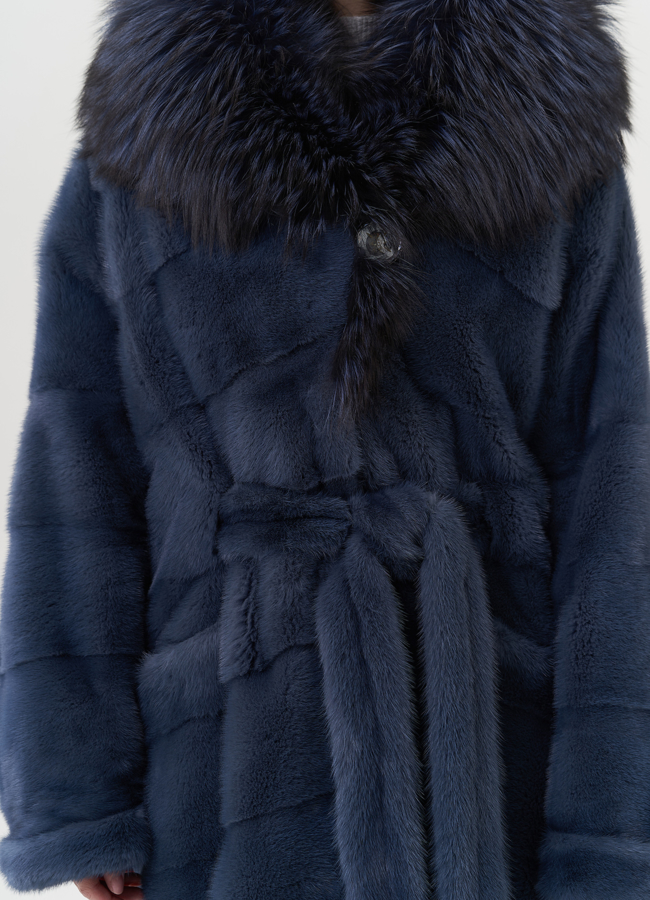Шуба из норки голубого цвета с капюшоном модель № 26753 универмаг малина