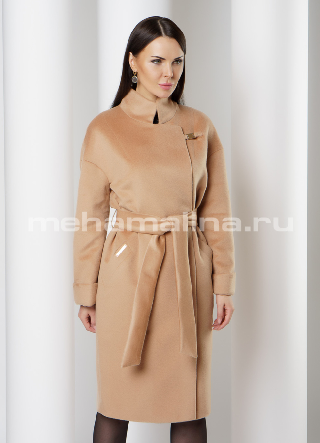 Пальто со стойкой на кнопках в цвете кэмел модель № 035 меха малина
