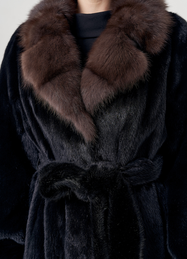 Шуба из норки с английским воротником из куницы  модель № 23839 универмаг малина