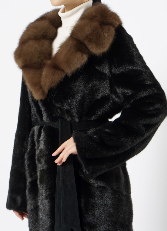 Черная шуба с куницей модель № 1217 в рассрочку