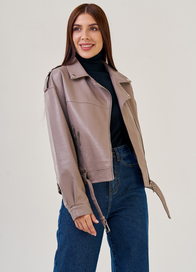 Куртка оверсайз из эко кожи светлого цвета модель № 22822 в кредит