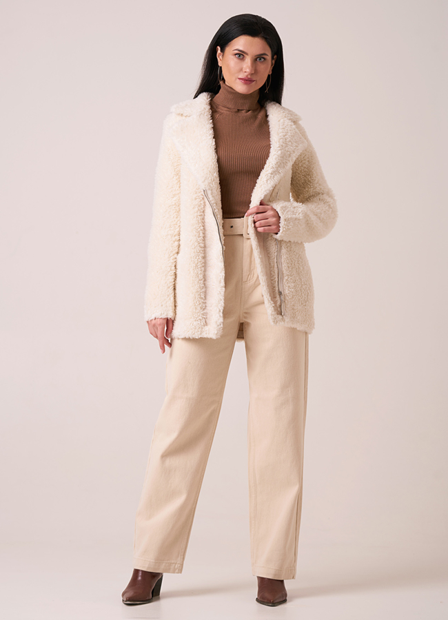 Укороченная светлая шуба на молнии из эко меха модель № 12008 меха малина