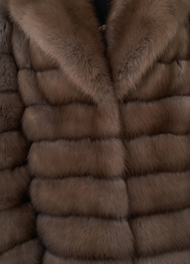 Шуба из куницы с английским воротником  модель № 26039 в рассрочку