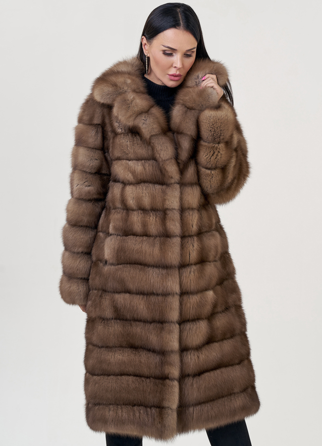 Длинная шуба из куницы модель № 78935 меха малина