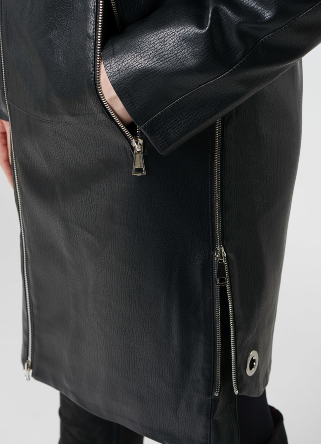 Пальто женское из эко кожи черного цвета модель № 18249 универмаг малина