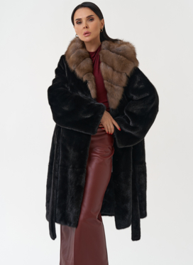 Норковая шуба с капюшоном из меха куницы