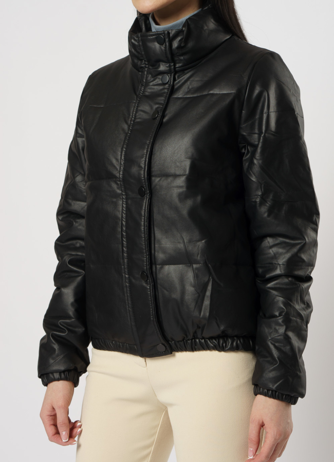 Утепленная куртка из эко кожи черного цвета модель № 20778 универмаг малина