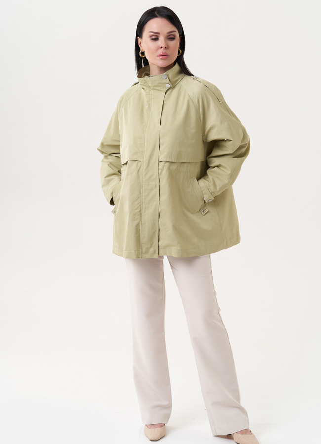 Женская ветровка зеленого цвета модель № 27206 меха малина