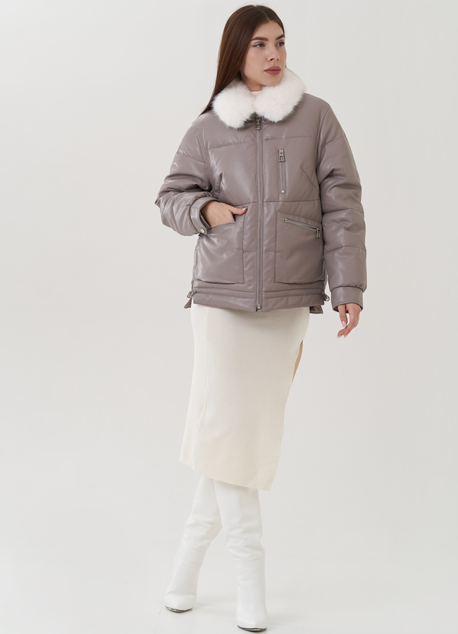 фото Куртка бежевого цвета с воротником из эко меха модель № 24866