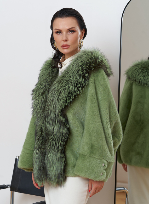 Короткая шуба из норки с мехом из чернобурки