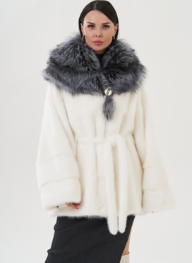 Шуба из норки белого цвета
