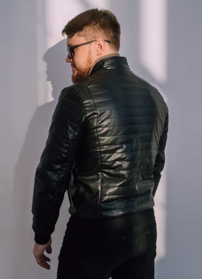 Куртка бомбер черного цвета на молнии  модель № 22541 универмаг малина