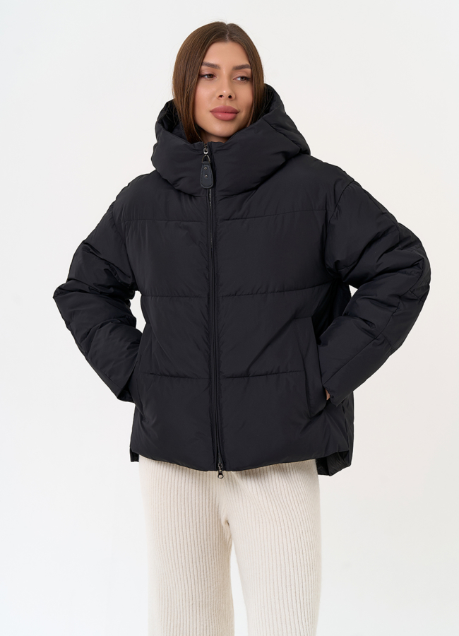 Женский пуховик черного цвета с капюшоном модель № 31586 меха малина Женский пуховик черного цвета с капюшоном модель № 31586 меха малина