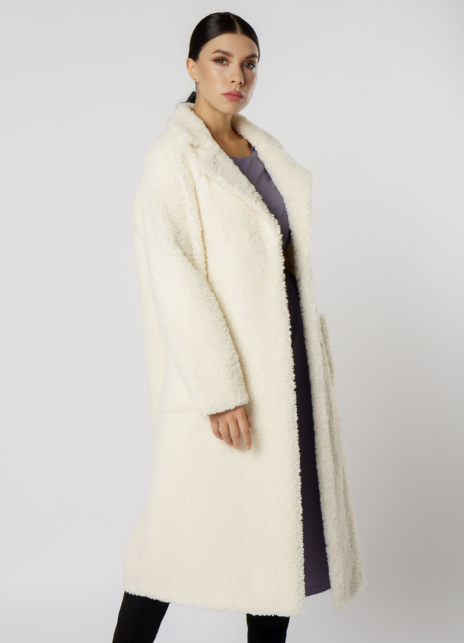 Пальто из эко меха белого цвета с английским воротником модель № 19433 универмаг малина