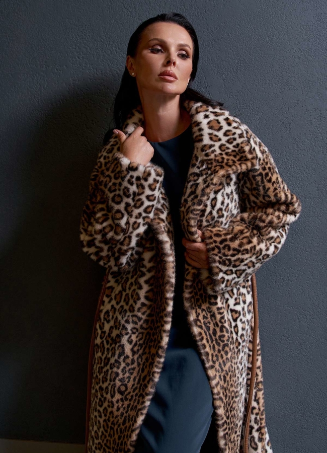 Пальто из эко меха с анималистичным принтом модель № 28554 универмаг малина