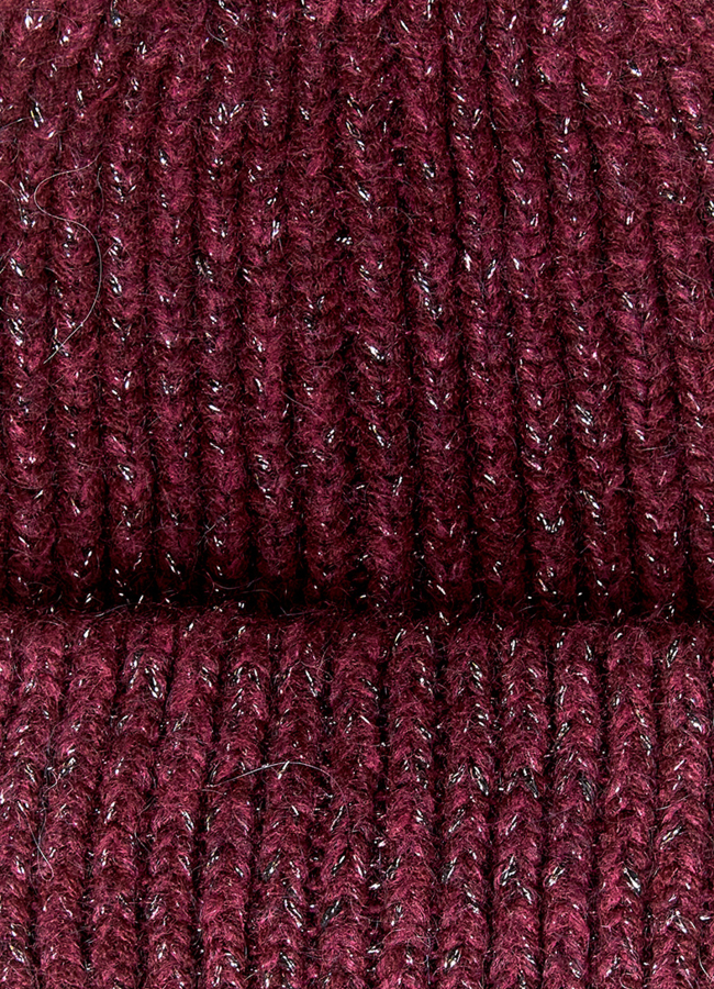 Шапка бордового цвета модель № 10898 в рассрочку