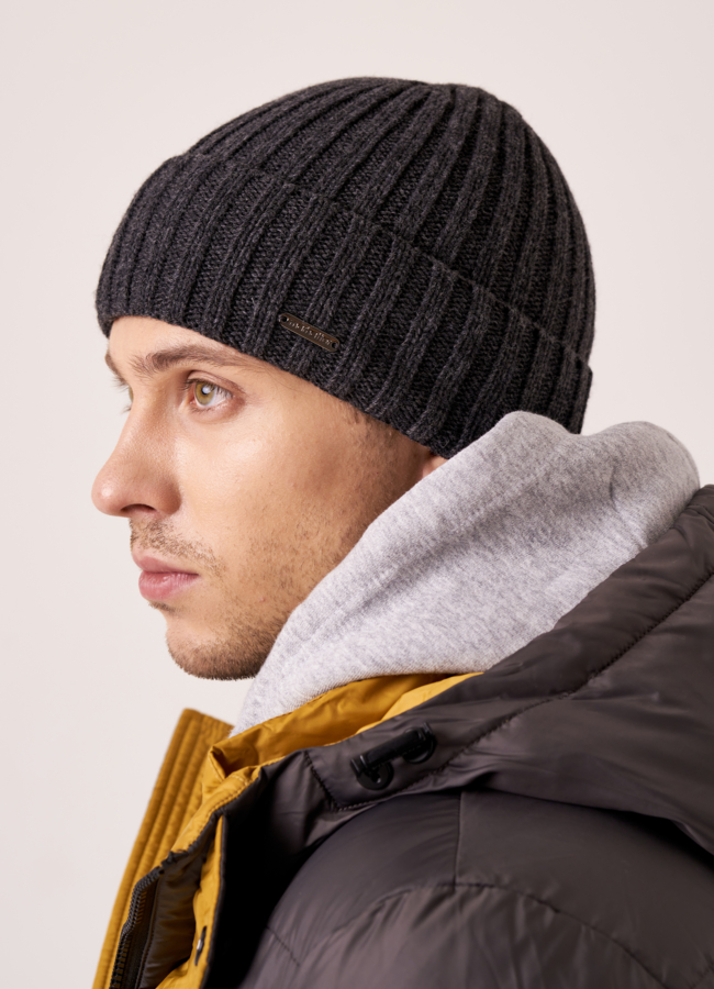 фото шапка мужская в цвете антрацит модель № MMH 10971