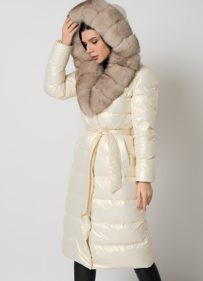 Белый пуховик с мехом  модель № 2192 универмаг малина