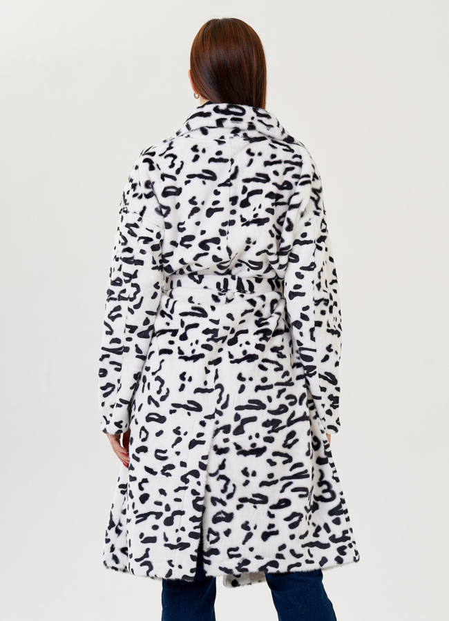 Женское пальто с английским воротником белого цвета  модель № 23456 универмаг малина