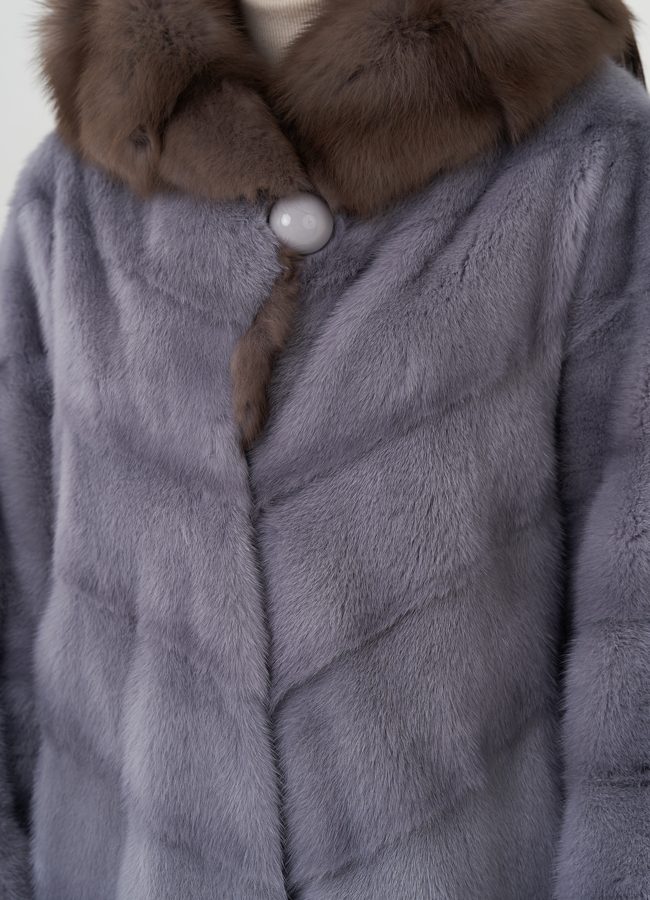 Шуба из норки с капюшоном из куницы  модель № 25300 в кредит