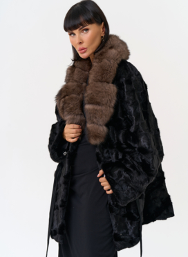 Женская шуба из меха норки  воротником из меха песца Женская шуба из меха норки  воротником из меха песца