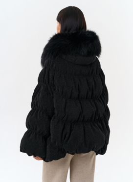 Женский блестящий пуховик с отделкой из меха чернобурки